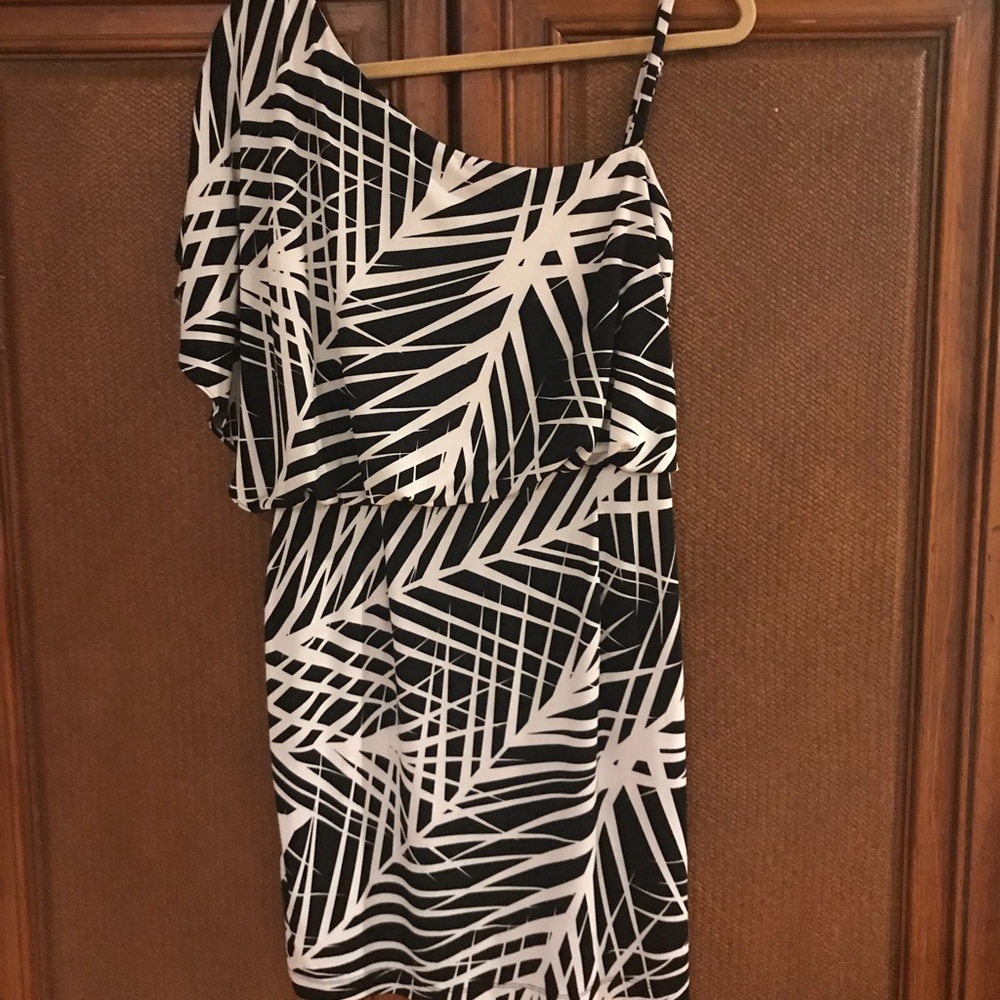 Black & white palm dress